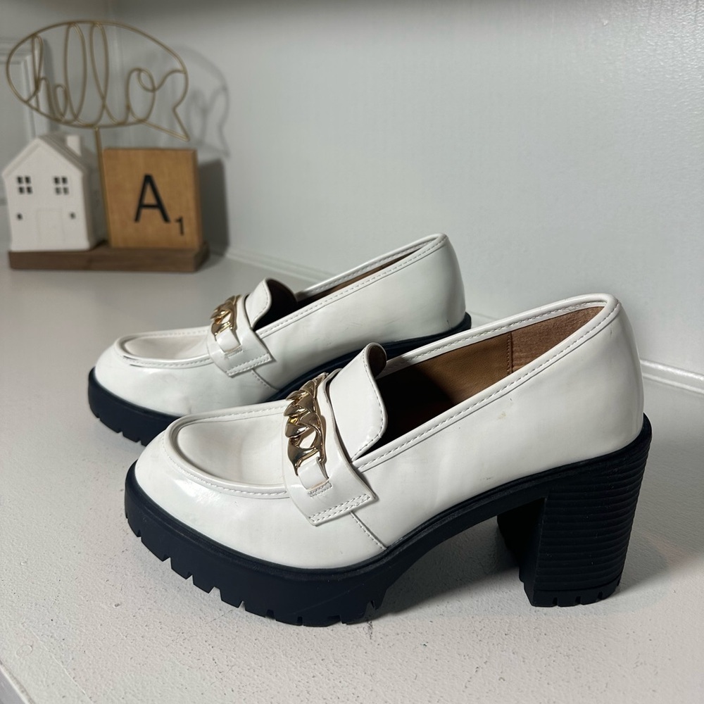 Steve Madden White Platform Loafers Women’s Size 10 Chunky Heel Chain Detail